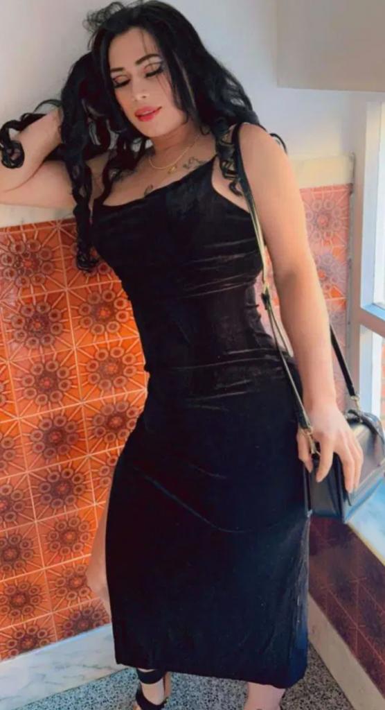 647275328: Transexual en La Coruña