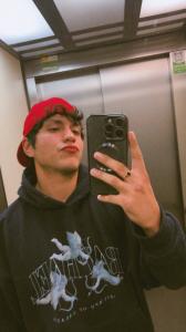 654429515: Chico busca chica en Barcelona