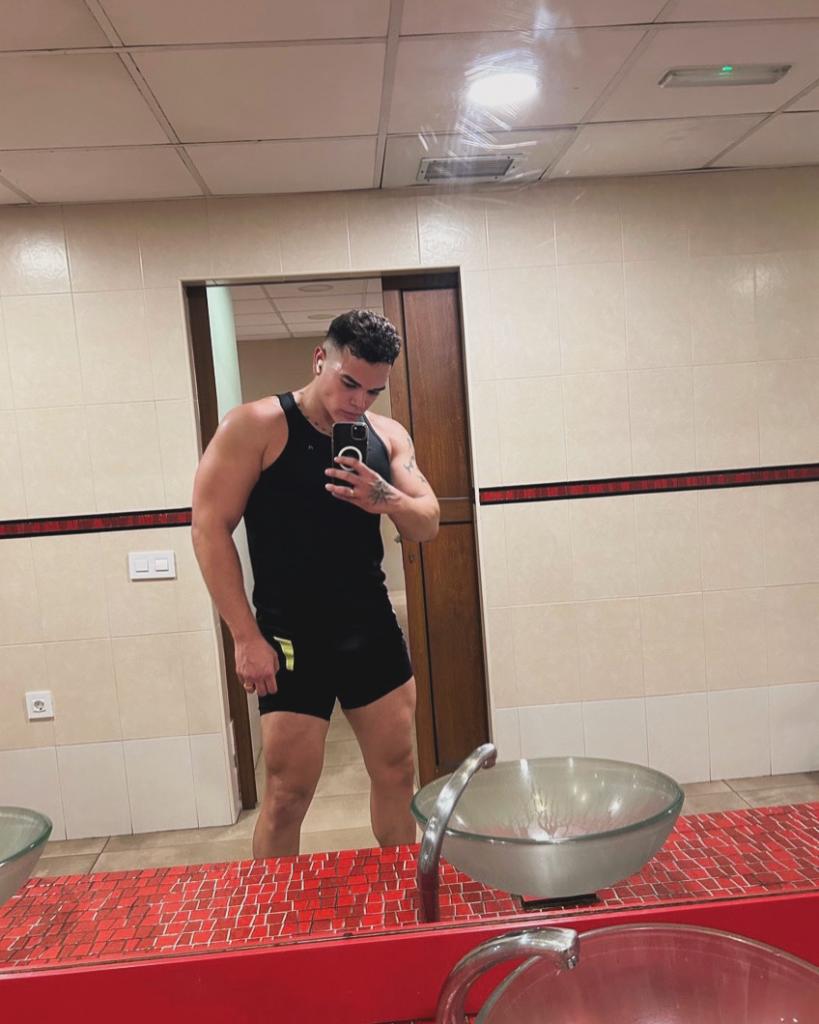 636457303: Chico busca chica en Cádiz