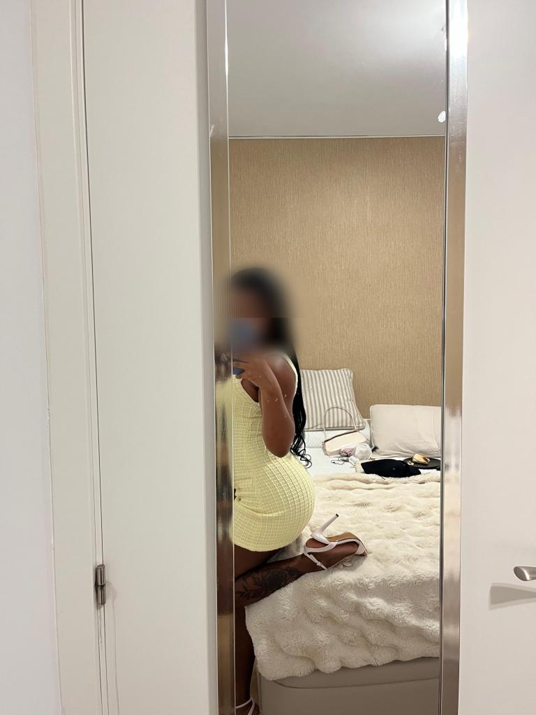 694227779: Chica busca chico en Sevilla