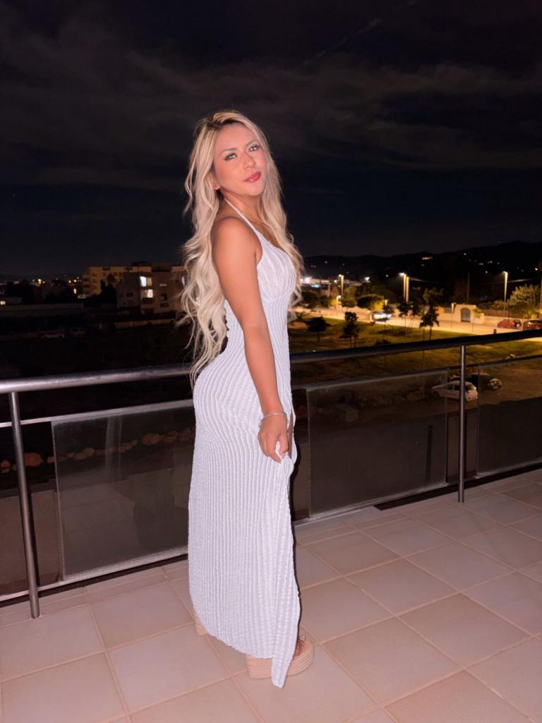 Chica busca chico en Ibiza: Chica busca chico