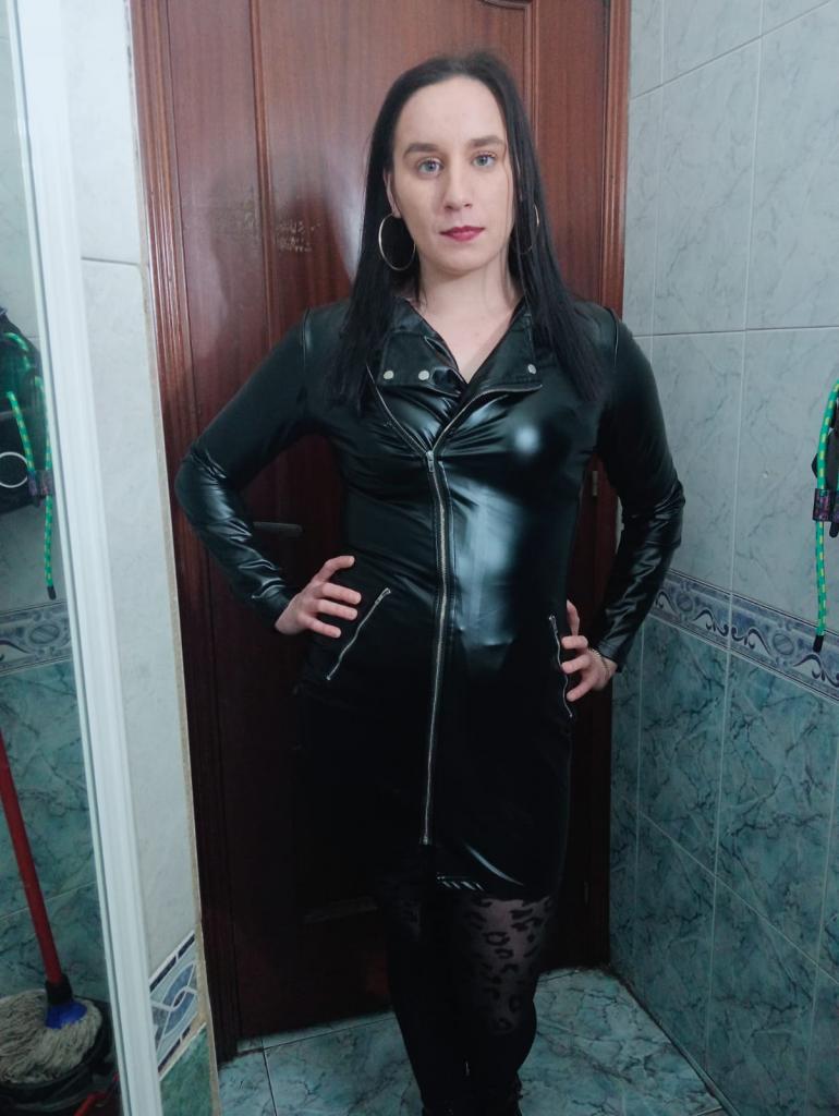 607422943: Chica busca chico en Madrid