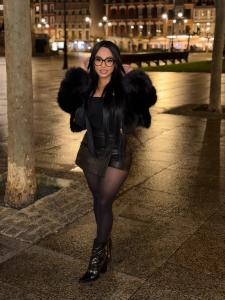 742093050: Chica busca chico en La Coruña