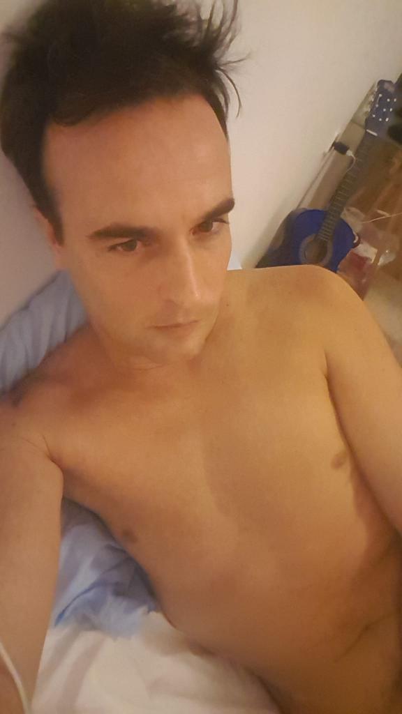 Chico busca chica en Cádiz: 