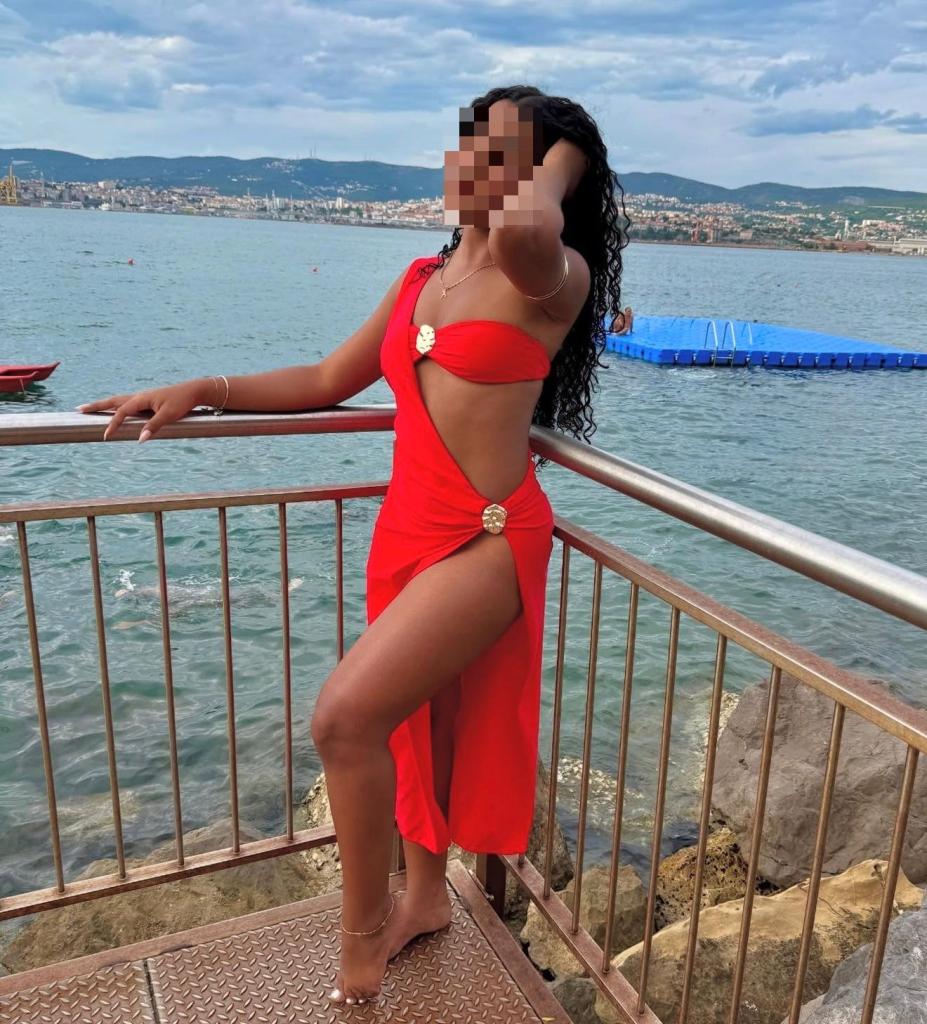 604162349: Chica busca chico en Pontevedra