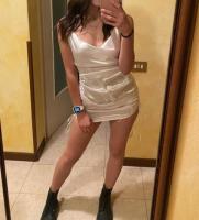 618358096: Chica busca chico en Sevilla
