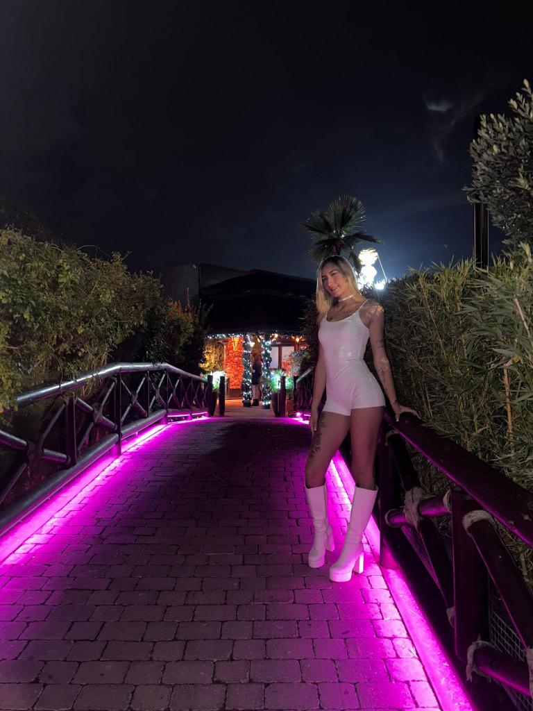 Chica busca chico en Granada: 