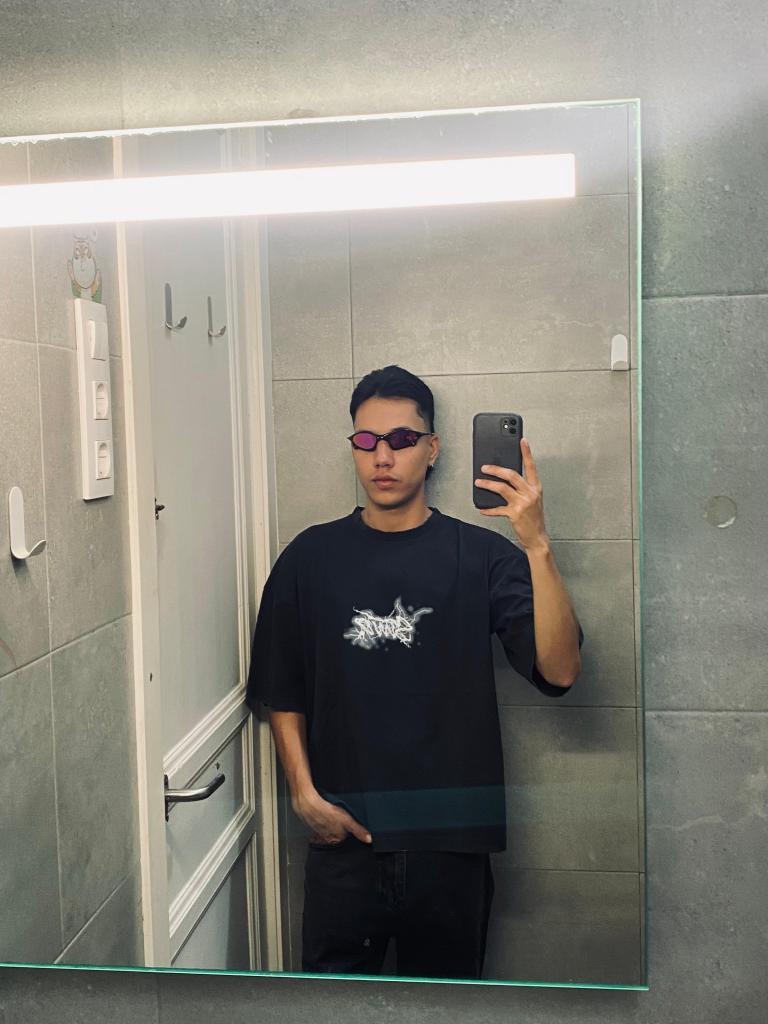 Chico busca chica en Málaga: 