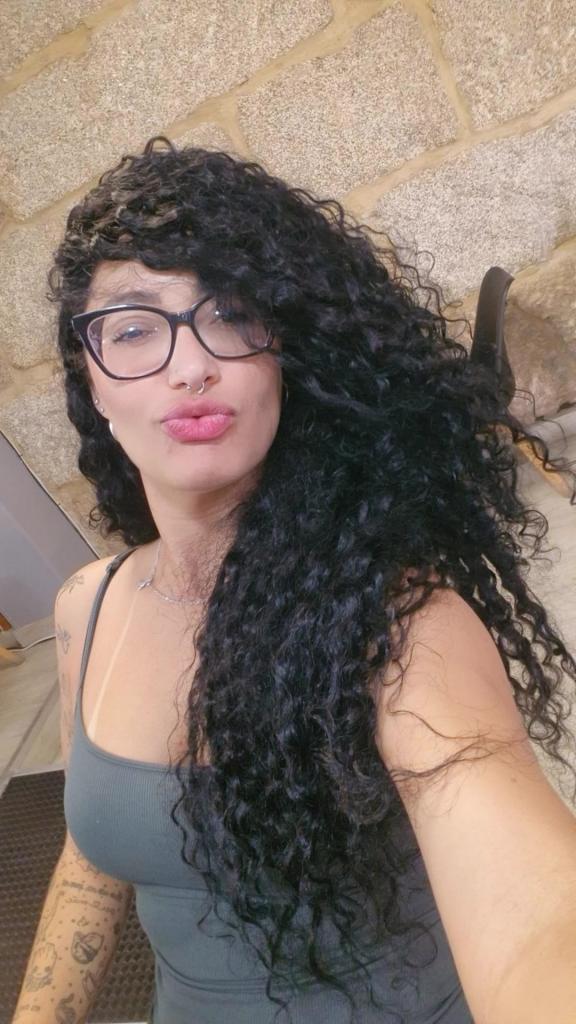 613677079: Chica busca chico en Orense