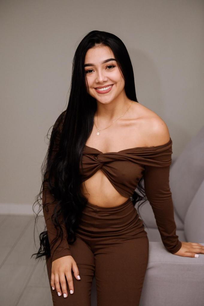 666314275: Chica busca chico en Ibiza