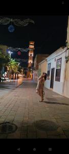 613508864: Chica busca chico en Tenerife