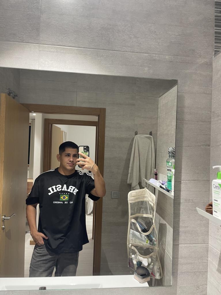 Chico busca chica en Granada: 