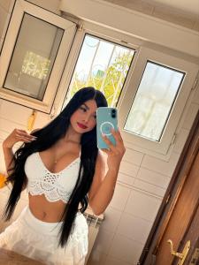 613577459: Chica busca chico en Madrid