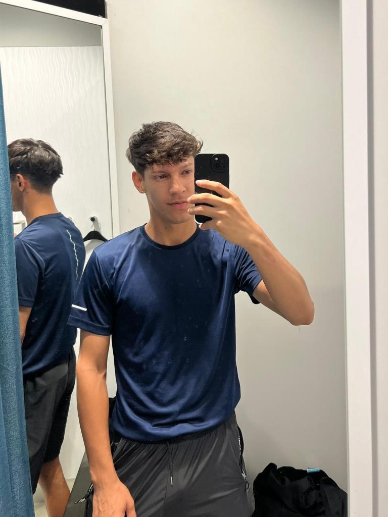 Chico busca chica en Sevilla: 