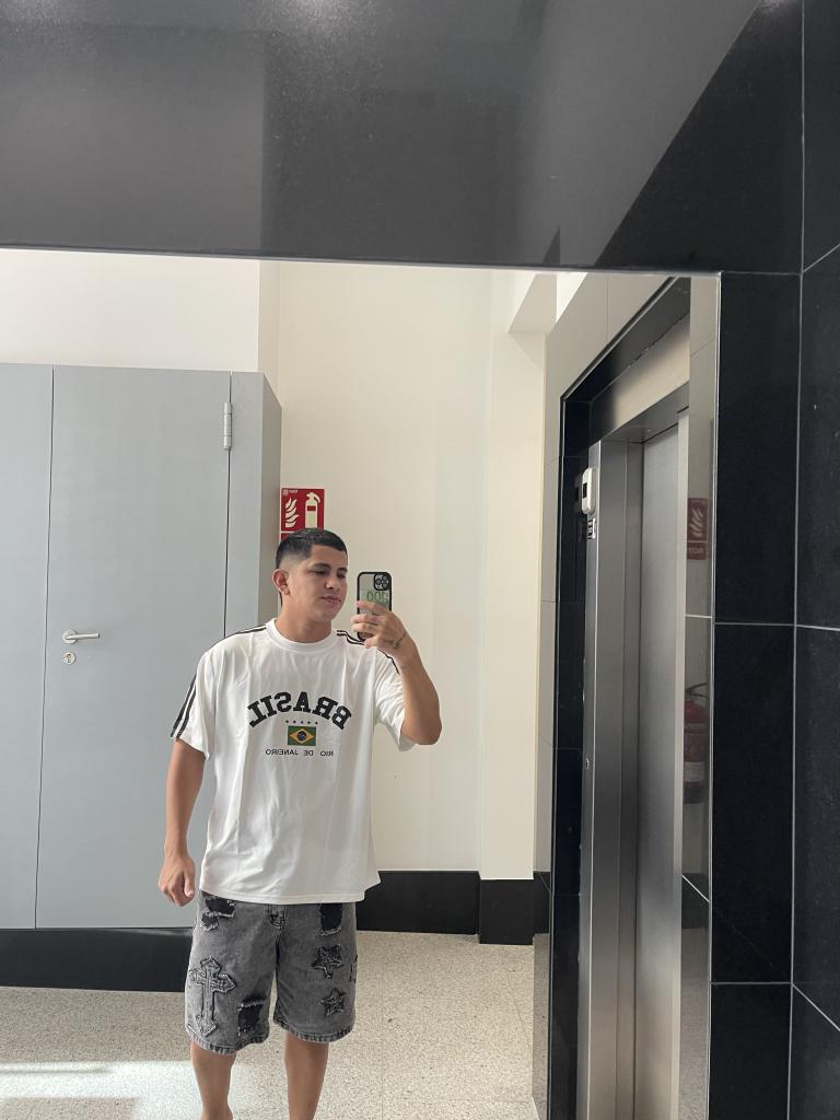 Chico busca chica en Granada: 