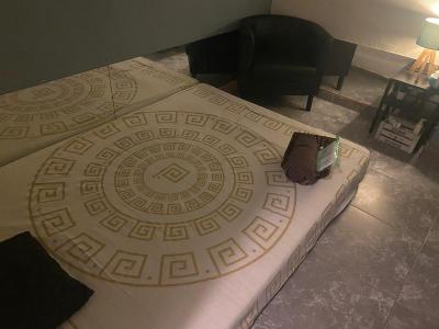 604866430: Chica busca chico en Madrid