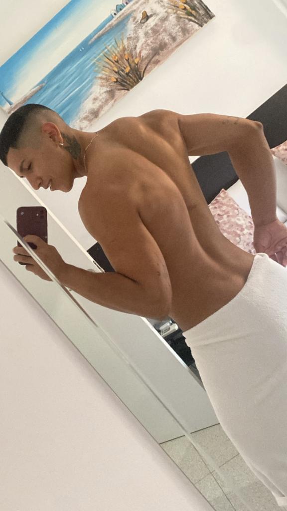 Chico busca chica en Sevilla: 