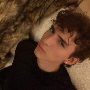 645318377: Chico busca chica en Madrid