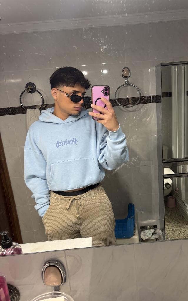 Chico busca chica en Sevilla: 