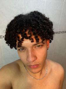 644190965: Chico busca chica en Pontevedra