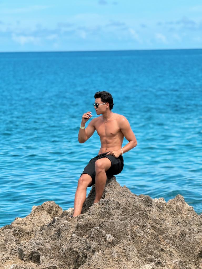 Chico busca chica en Ibiza: 