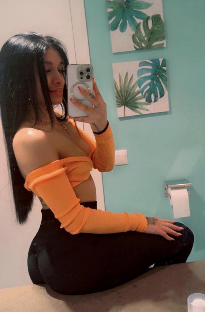 Chica busca chico en Málaga: Chica busca chico