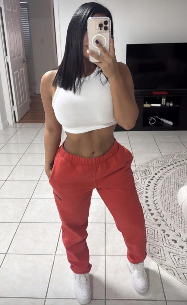 607185486: Chica busca chico en Barcelona