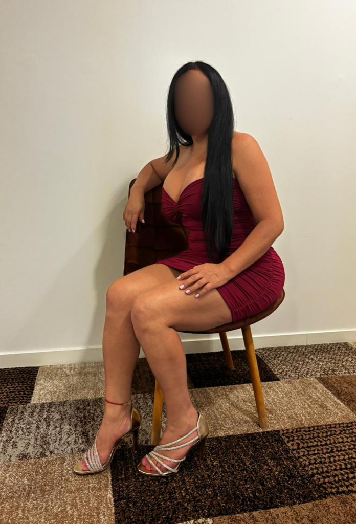 607264651: Chica busca chico en Barcelona