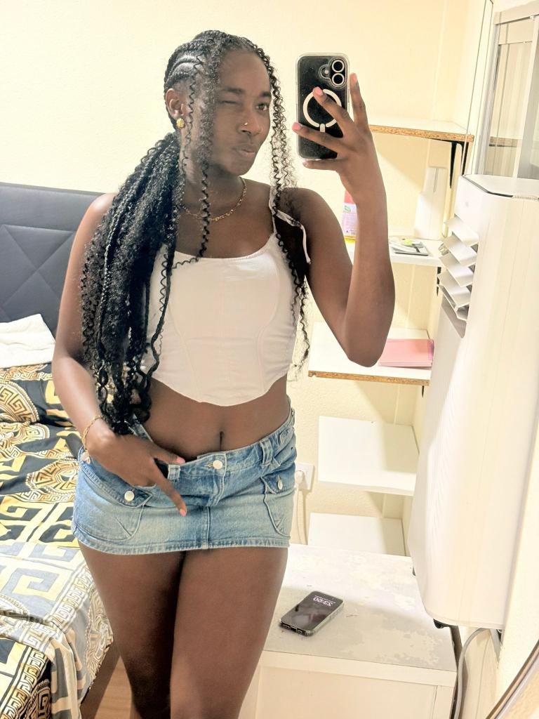 687799033: Chica busca chico en Zaragoza