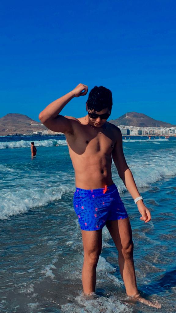 Chico busca chica en Las Palmas: 