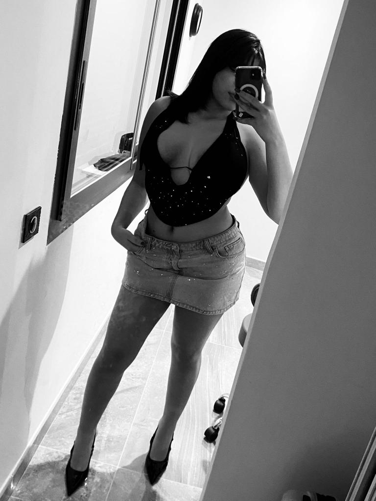 611358838: Chica busca chico en Gerona