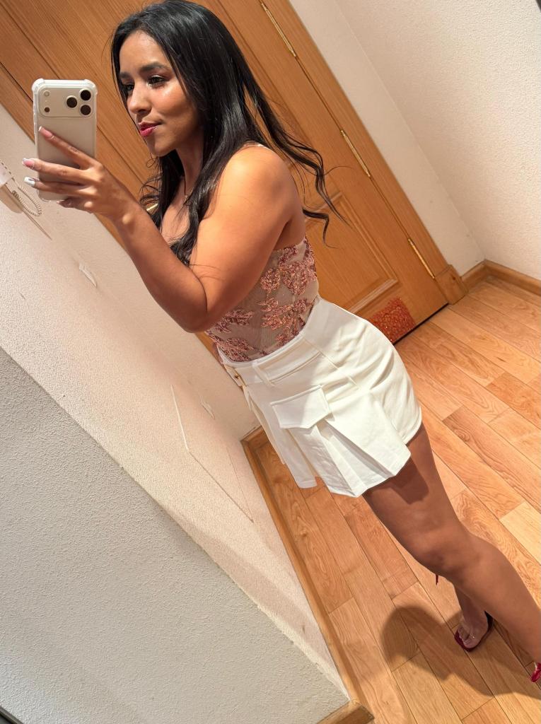 Chica busca chico en Ibiza: 