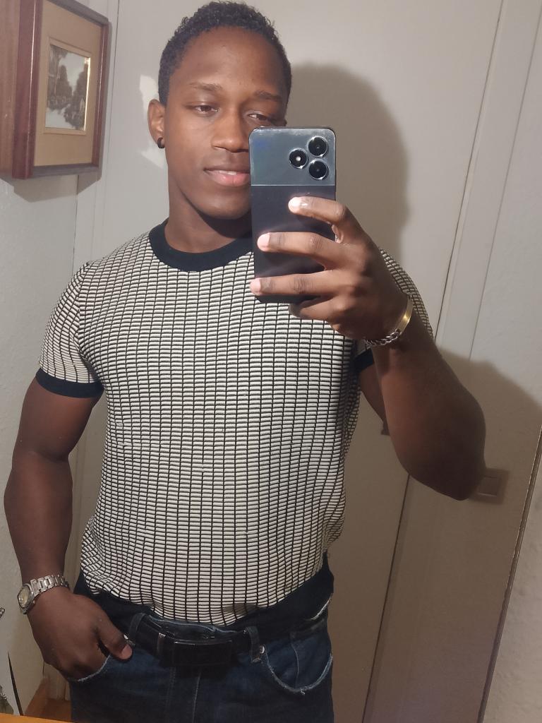 617513197: Chico busca chica en Barcelona