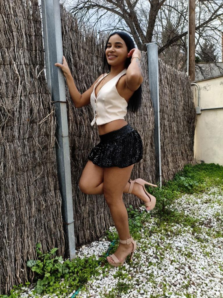 664874220: Chica busca chico en Madrid