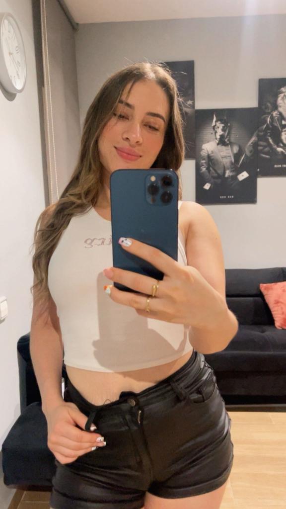 672144982: Chica busca chico en Barcelona