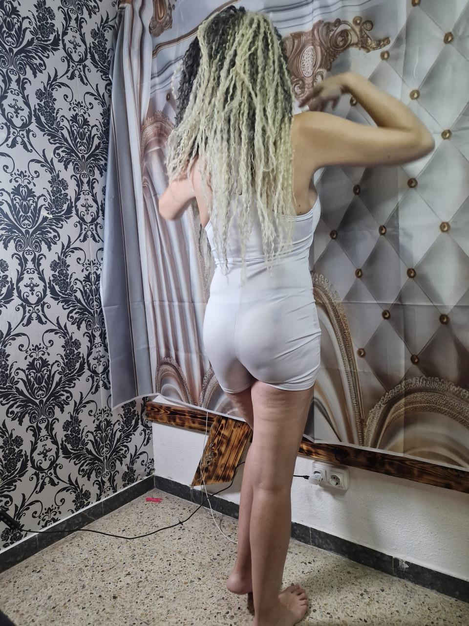 613342256: Chica busca chico en Barcelona