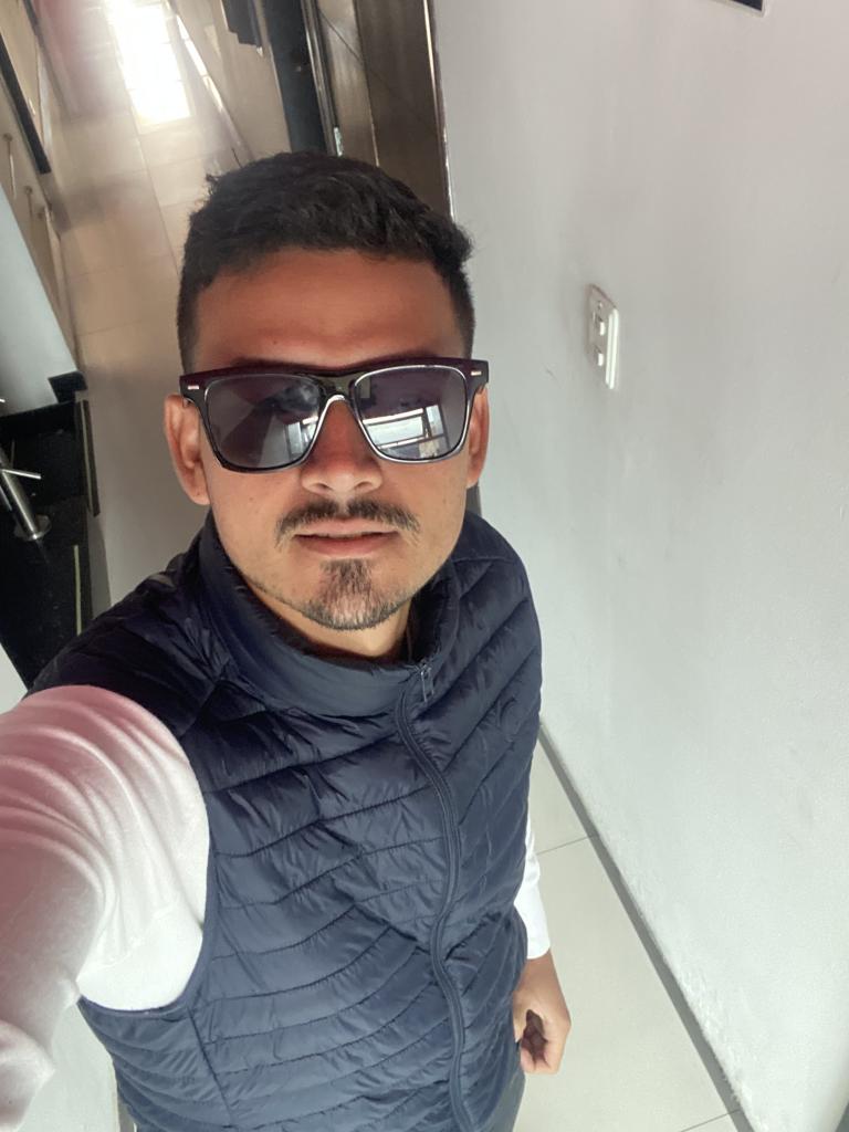 Chico busca chica en Sevilla: 