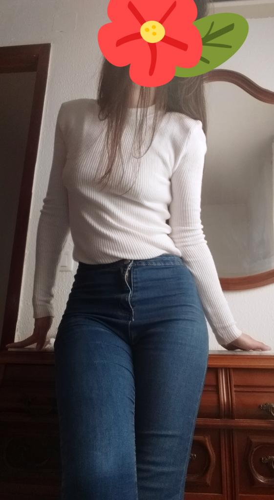 687659072: Chica busca chico en Sevilla