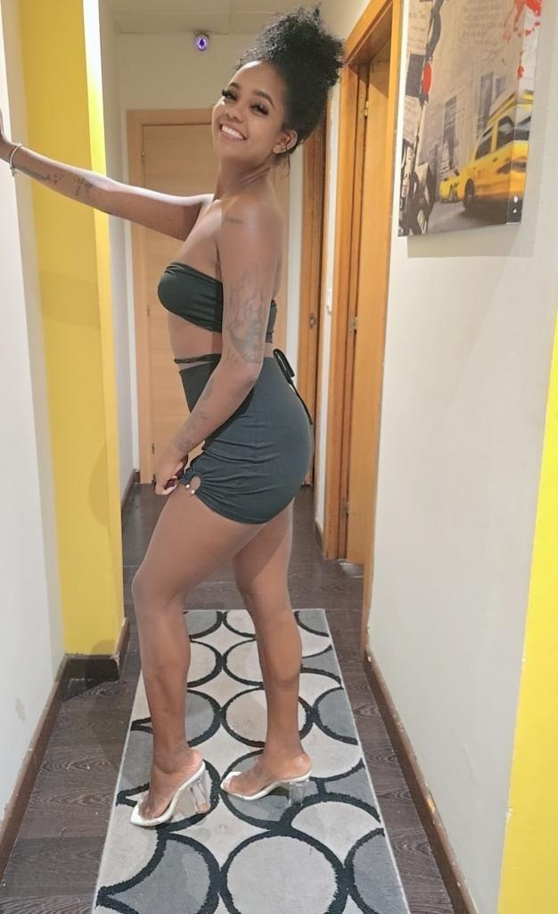 676463299: Chica busca chico en Pontevedra