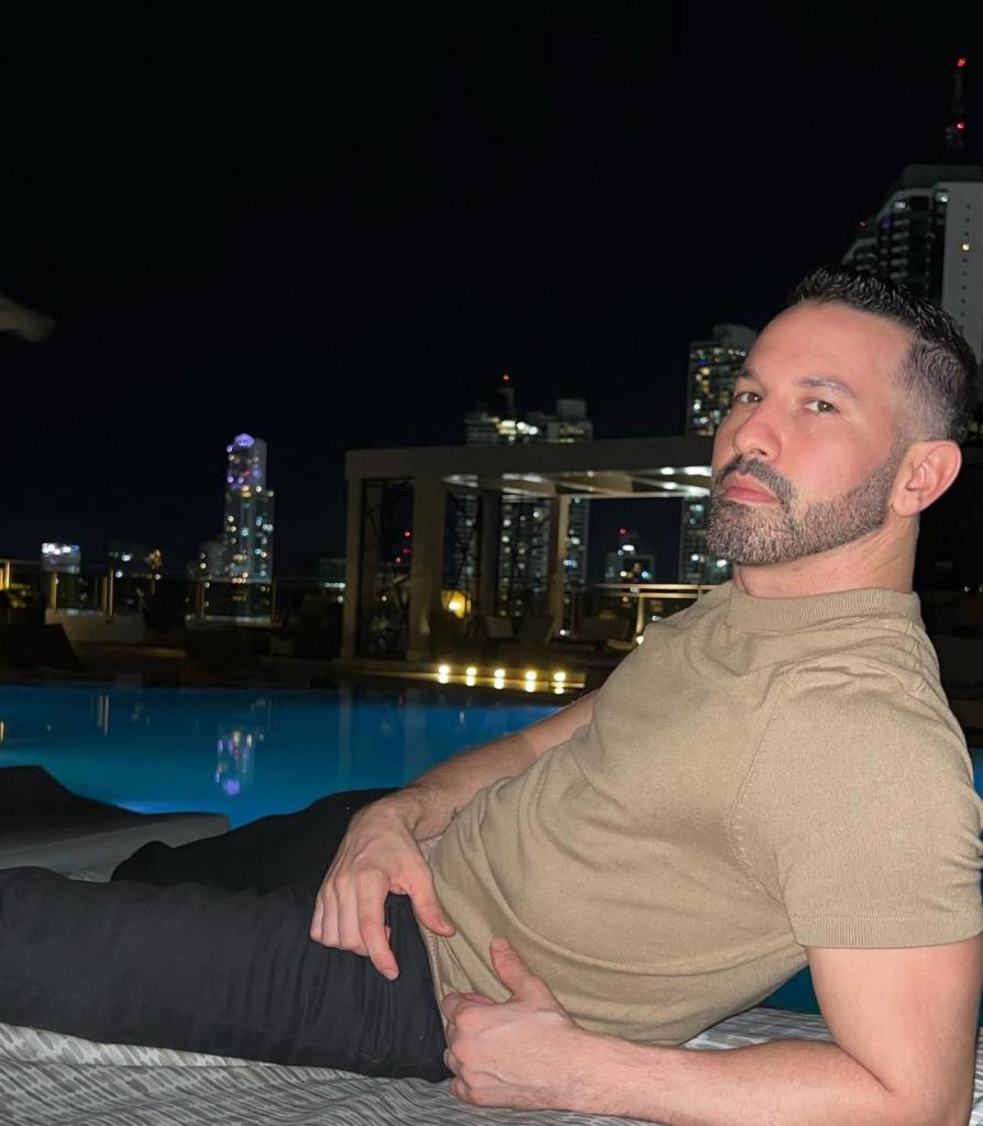 613821841: Chico busca chica en Alicante