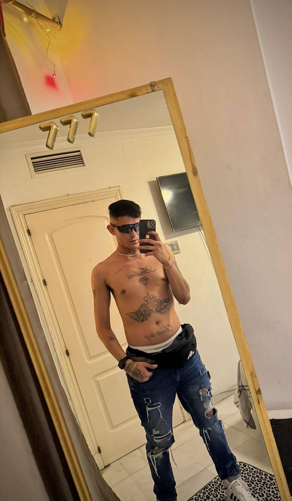 Chico busca chica en Sevilla: 