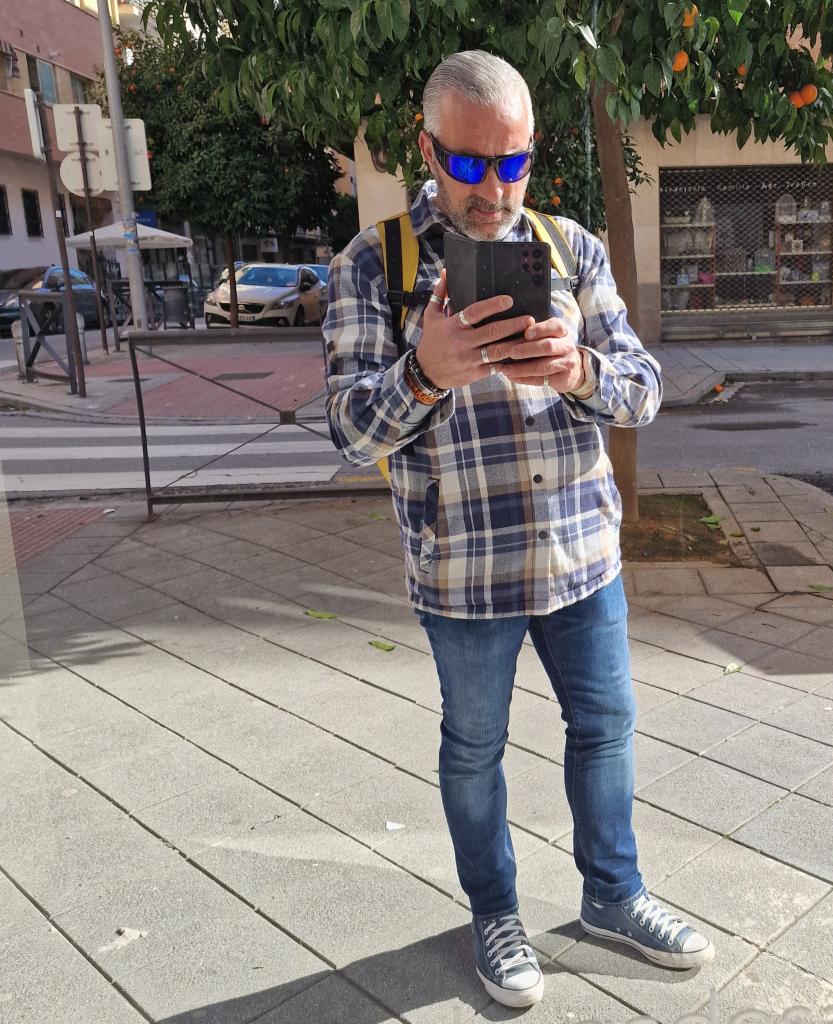 Chico busca chica en Granada: 