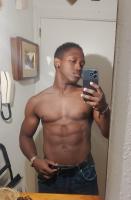 617513197: Chico busca chica en Barcelona