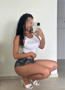 614364062: Chica busca chico en Barcelona