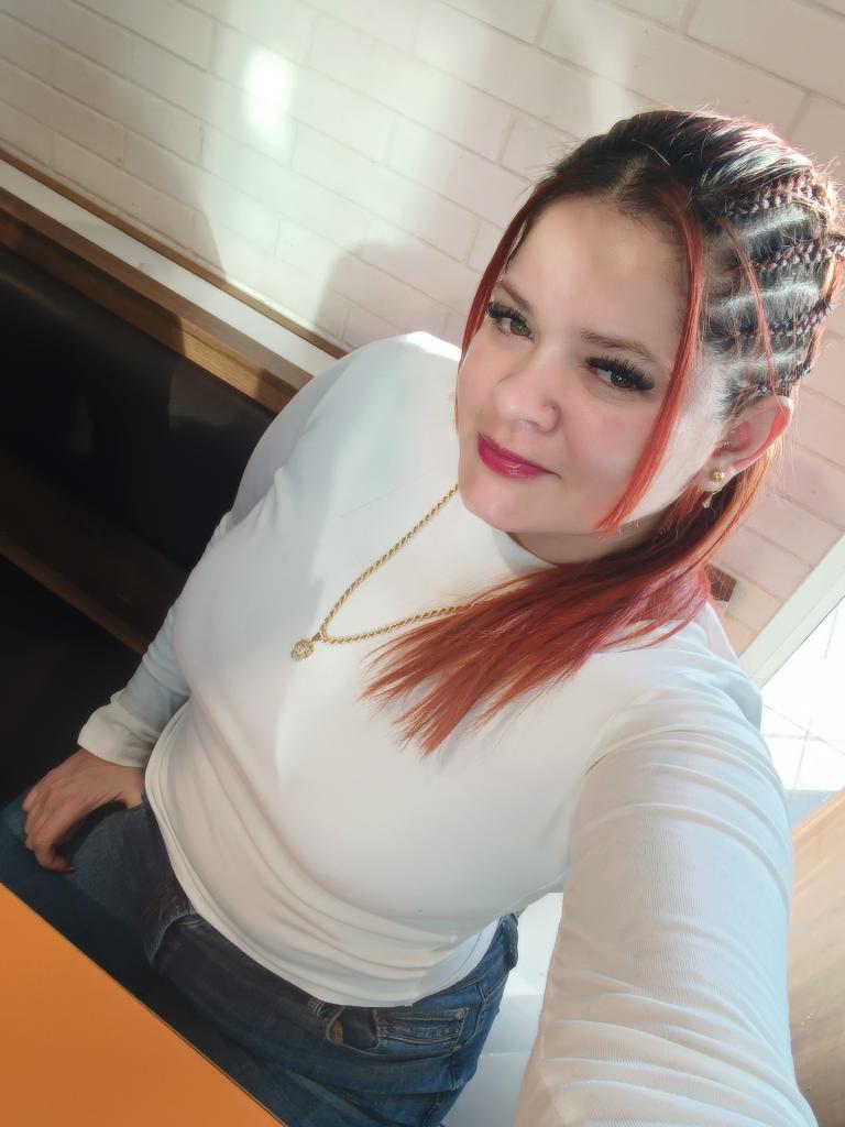 677308085: Chica busca chico en León