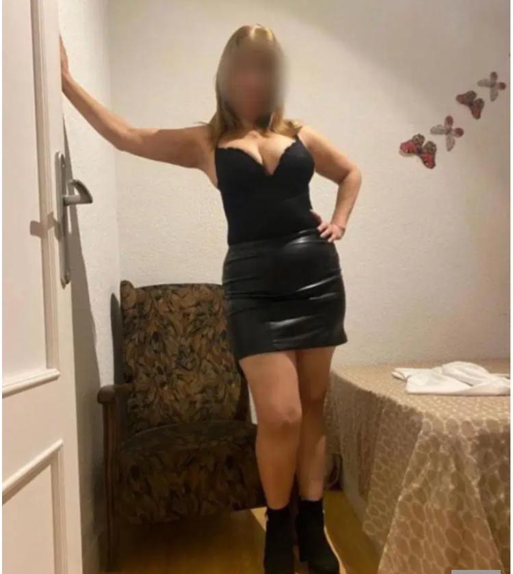 Chica busca chico en Almería: 