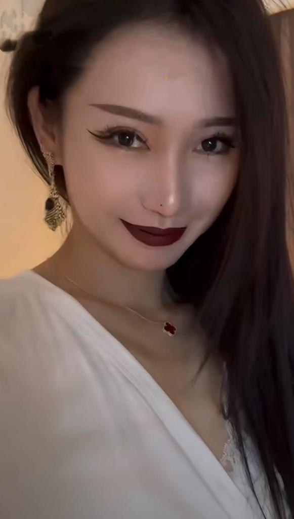 600041501: Chica busca chico en Gerona