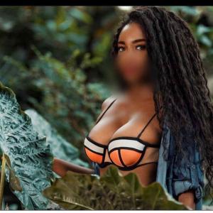 674624324: Chica busca chico en Barcelona