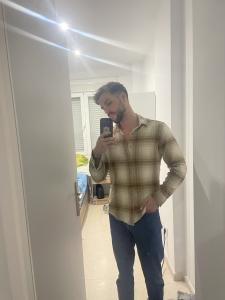 625271038: Chico busca chica en Cádiz