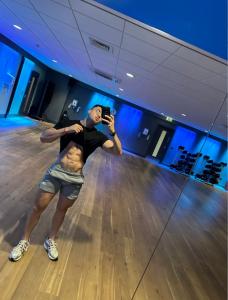 Chico busca chica en Almería: 